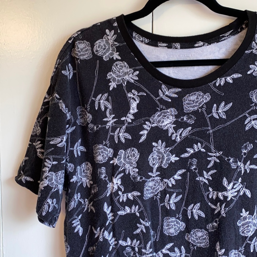 100% cotton LuLaRoe Classic Tee B&W floral